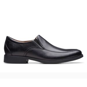 Clarks Whiddon Step men's loafer in black full-grain leather.
L